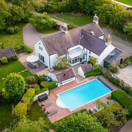 Plas Newydd With Swimming Pool, Fire Pit, And Log Fires Vila Rhiw Exterior foto