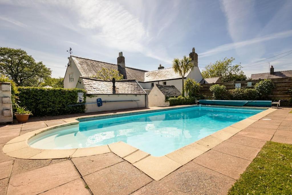 Plas Newydd With Swimming Pool, Fire Pit, And Log Fires Vila Rhiw Exterior foto