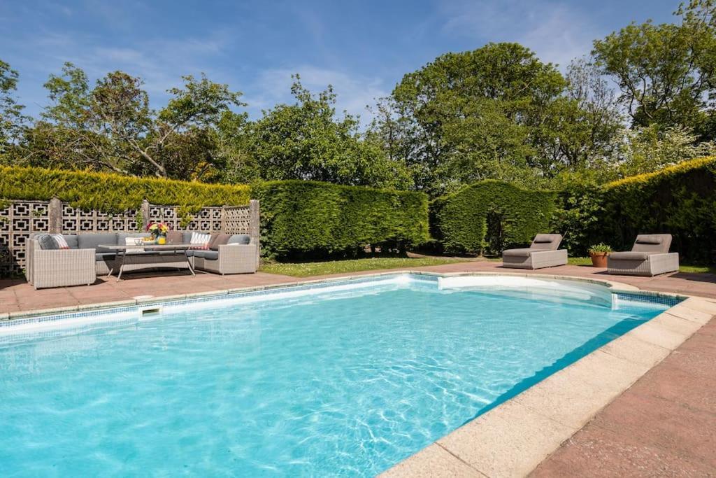 Plas Newydd With Swimming Pool, Fire Pit, And Log Fires Vila Rhiw Exterior foto